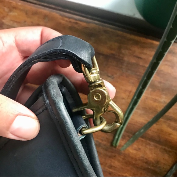 VTG Coach Crossbody in Blue - Picture 5 of 10